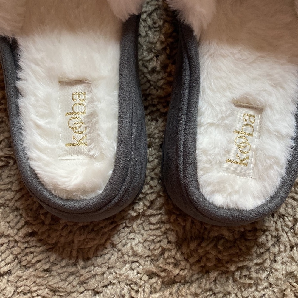 kooba | Memory Foam Fuzzy Slip On Slippers Size Large 8-9 NWT - Picture 3 of 6